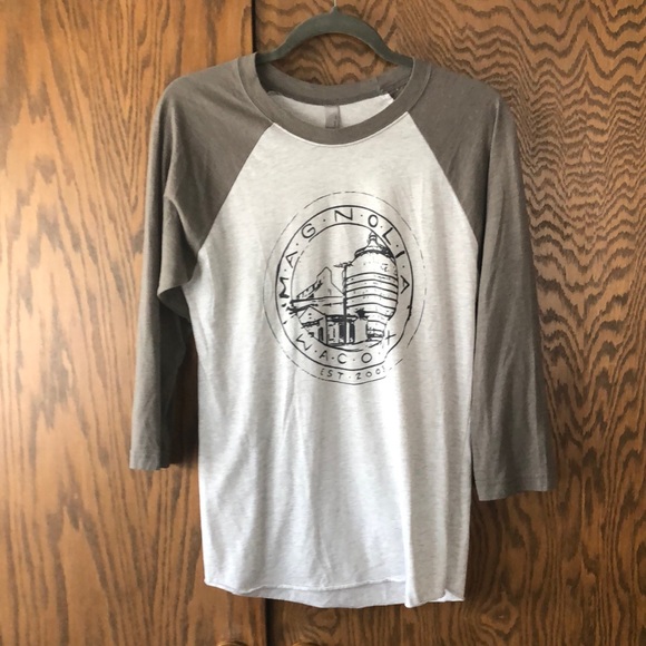 Tops - Magnolia silos T-shirt